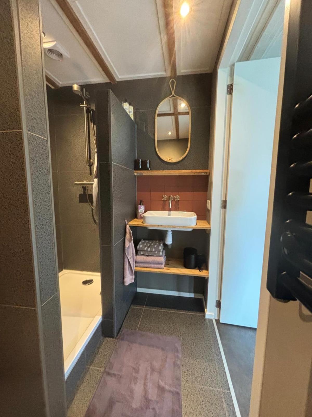 Вилла Tiny House De Smederij Peize Экстерьер фото